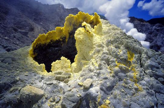 陽明山大油坑的硫磺噴氣口