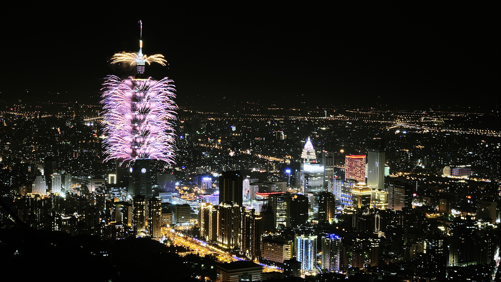 2014-new-year-taipei-101-fireworks