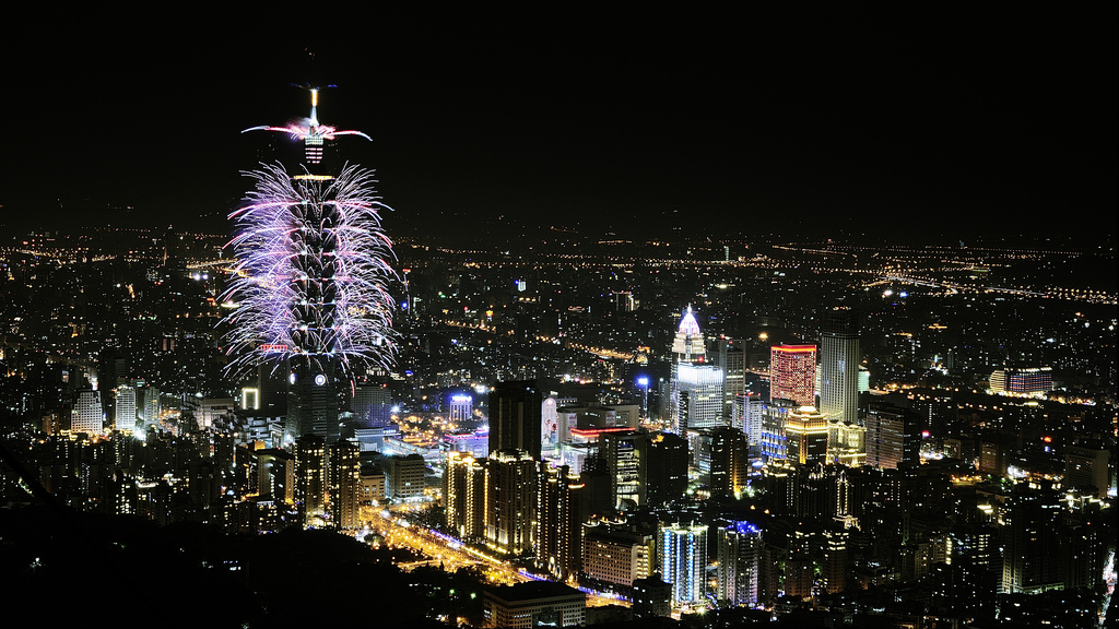 2014-new-year-taipei-101-fireworks