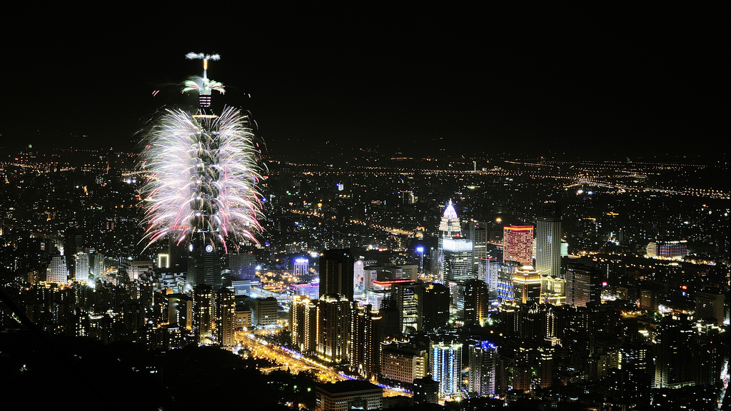 2014-new-year-taipei-101-fireworks