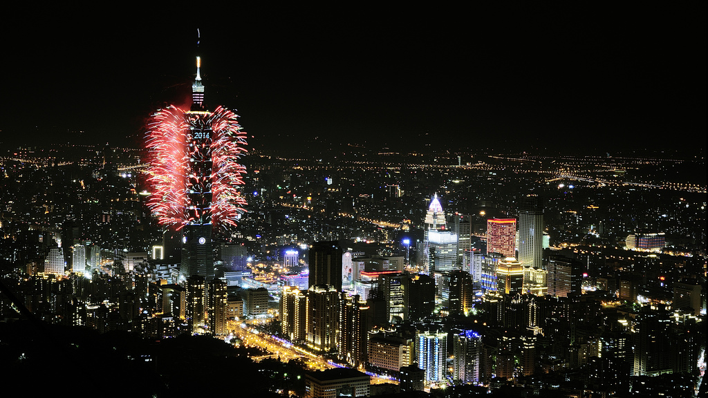 2014-new-year-taipei-101-fireworks