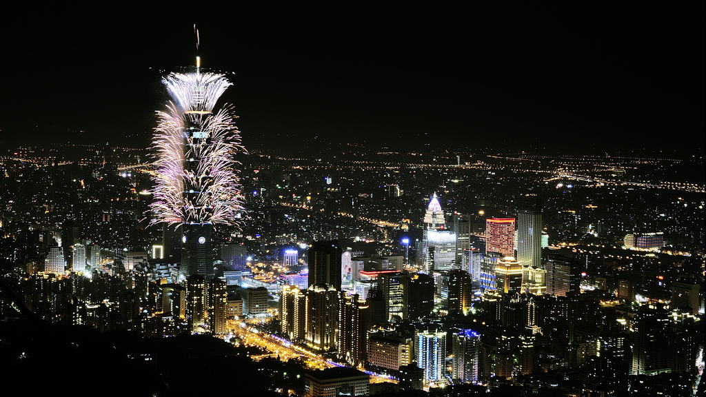 2014-new-year-taipei-101-fireworks