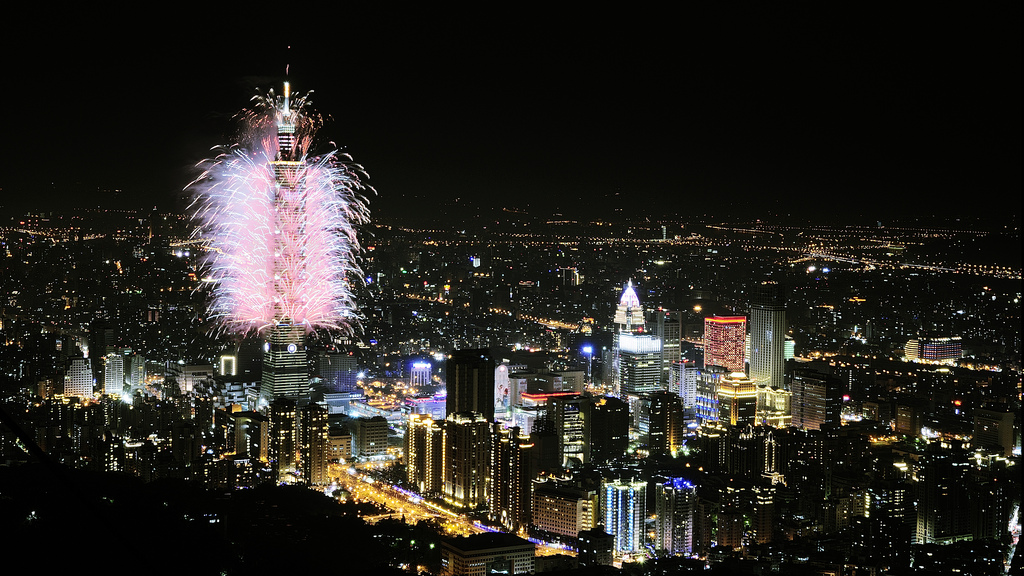 2014-new-year-taipei-101-fireworks