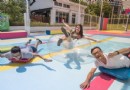 綠圈圈藝術祭玩創意 台中草地變身游泳池