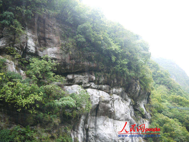 懸崖峭壁。（劉潔妍攝）