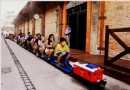 駁二小火車回歸載客 全新小輕軌駕到！