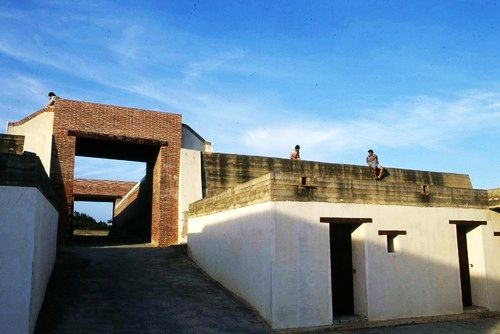 旗後炮台有著中國風格的營區建築