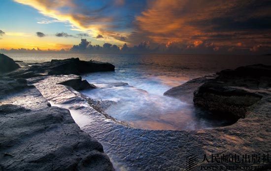 夕陽下壯美的海岸線