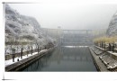 水長城三月桃花雪中開 