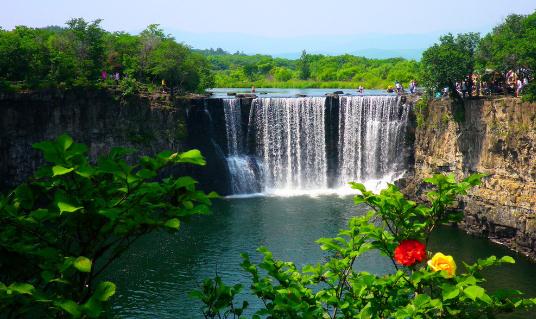 去鏡泊湖看火山堰塞湖