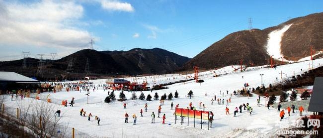 京郊軍都山滑雪場 游走於白天與黑夜的浪漫 