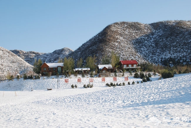 京郊軍都山滑雪場 游走於白天與黑夜的浪漫 