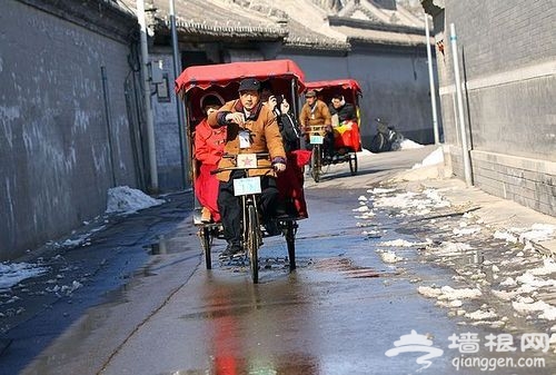 乘三輪車，品讀京味文化;穿老胡同，體驗歷史人文;東富西貴，門當戶對，文官武將，京腔京韻……