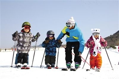 南山滑雪場兒童滑雪教學。