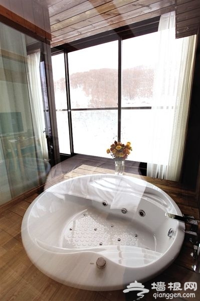 雲頂大酒店套房內高級景觀按摩浴缸。