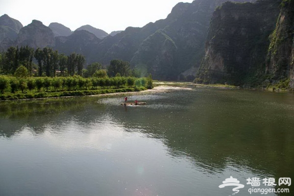 十渡拒馬河漂流：桃源戲浪 歡樂險中求