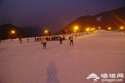 軍都山滑雪場 玩的是情調(圖)