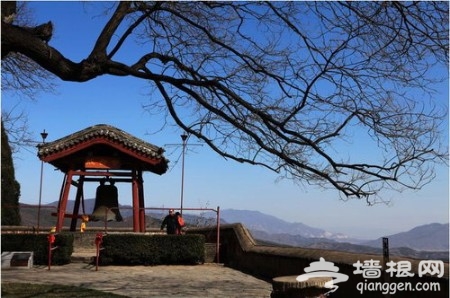 千年古剎戒台寺 2012年新年夜敲鐘祈福