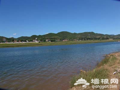 京郊避暑游：金海湖上“貼水飛行”