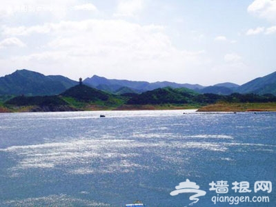 京郊避暑游：金海湖上“貼水飛行”