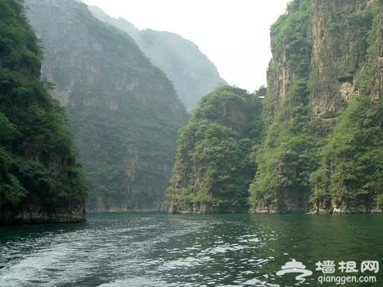 五一京郊游 看龍慶峽山花綻放(圖)