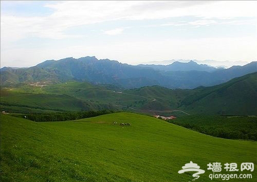 靈山踏青游 到北京“屋脊”吸氧