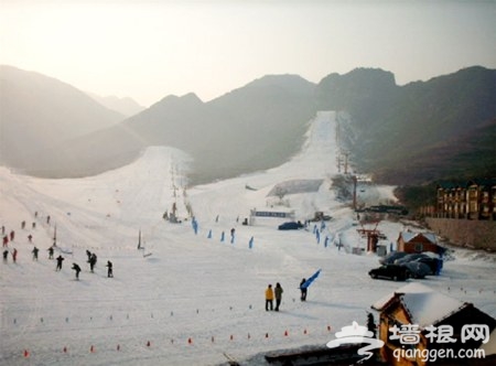 八達嶺滑雪場 賞雪中長城