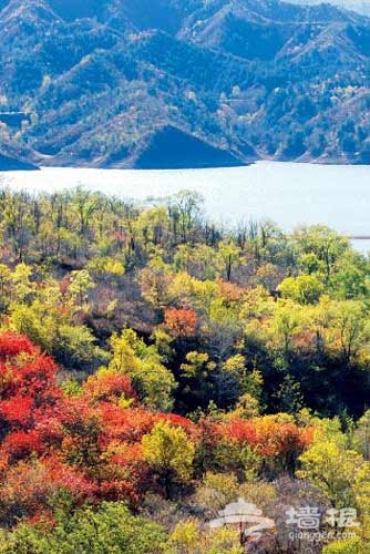 燕山天池湖畔此時已秋意盎然