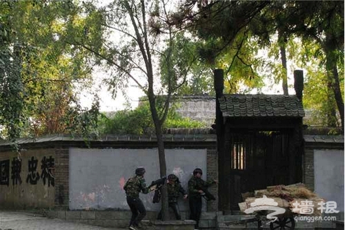 影視城裡玩巷戰 京城最酷的“野戰”地[牆根網]