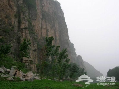 暢游拒馬河峽谷 如臨“桂林山水”中