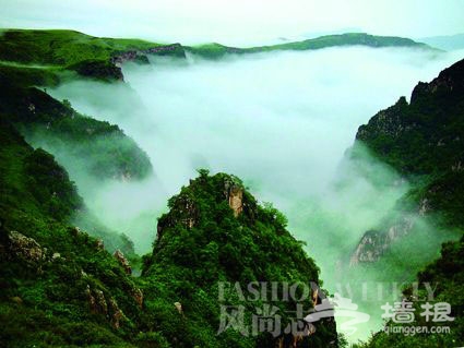 遠山雲霧缭繞