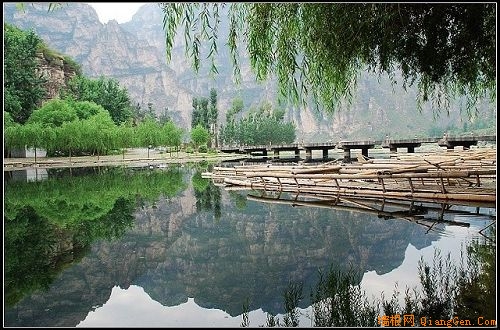 三五日穿越賞秋景