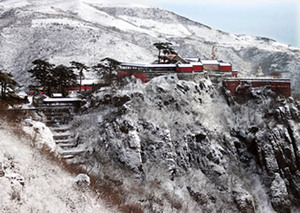 北京妙峰山上的冬日雪景[點擊放大]