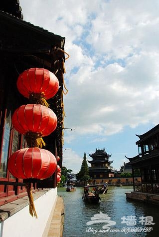 遠處的寺廟明萬歷三十九年被賜名為“護國明遠慈門寺”。 遠處的寺廟明萬歷三十九年被賜名為“護國明遠慈門寺”。
