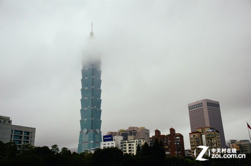 大C游世界 煙雨中爬第一高樓台北101 