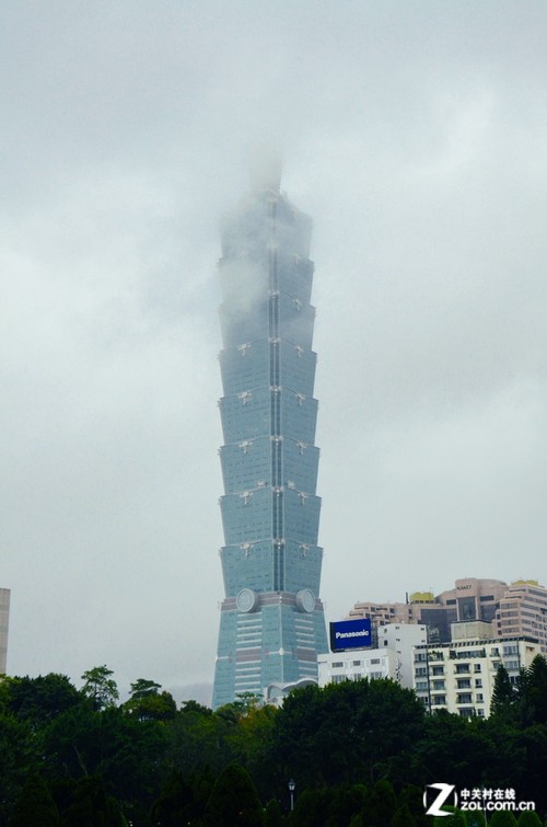 大C游世界 煙雨中爬第一高樓台北101 