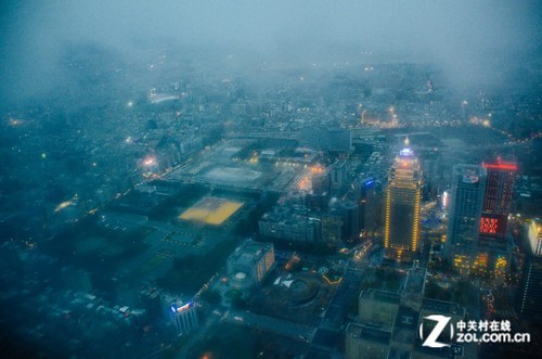 大C游世界 煙雨中爬第一高樓台北101 