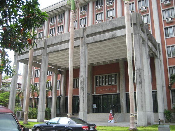 這個歷史文物陳列館相當霸氣，裡面也是