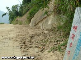 草嶺湖濱步道